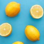 Jif Lemon Juice 是一個具有高度辨識度的檸檬汁品牌，其獨特的檸檬形狀塑膠瓶包裝成為產品的一大亮點。這種包裝不僅直觀地傳達了產品的性質，還提升了產品的貨架吸引力，成為食品包裝設計的一個成功範例。